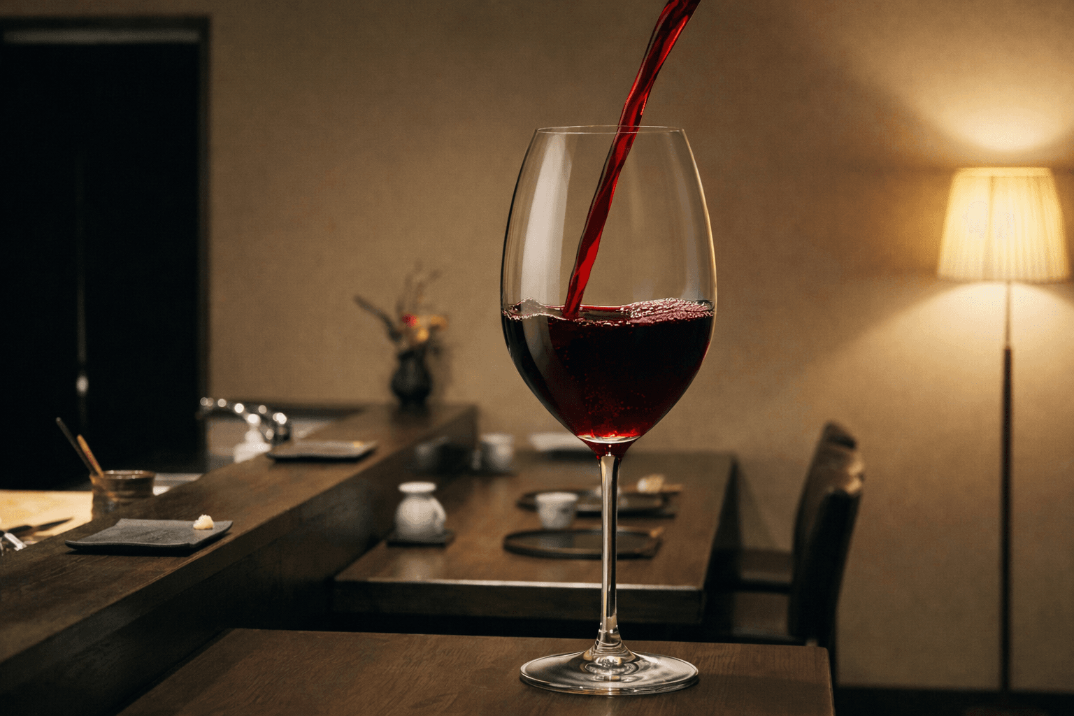 赤ワインを注ぐペアリング